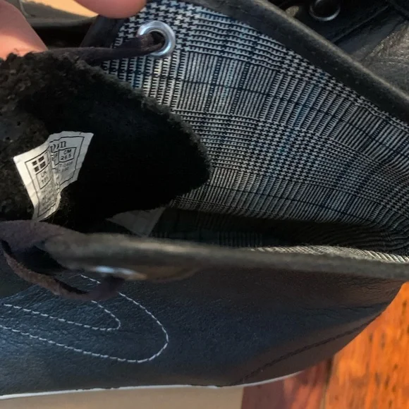 NEW Tretorn Black Leather High-Top Sneakers Classic Design - Picture 2 of 7